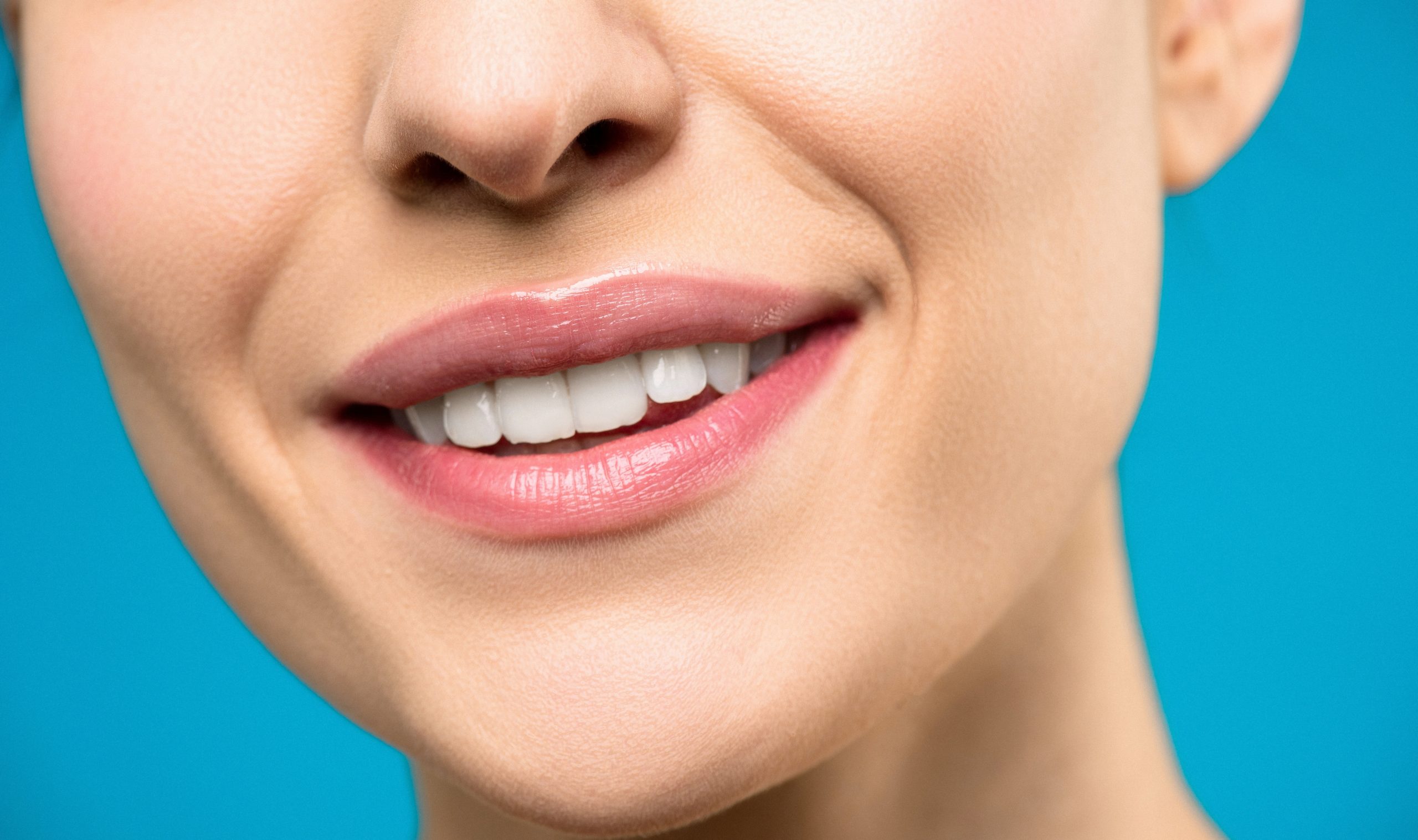 Jak pielęgnowac usta po kwasie hialuronowym? Poznaj zalecenia po zabiegu powiększania ust kwasem hialuronowym